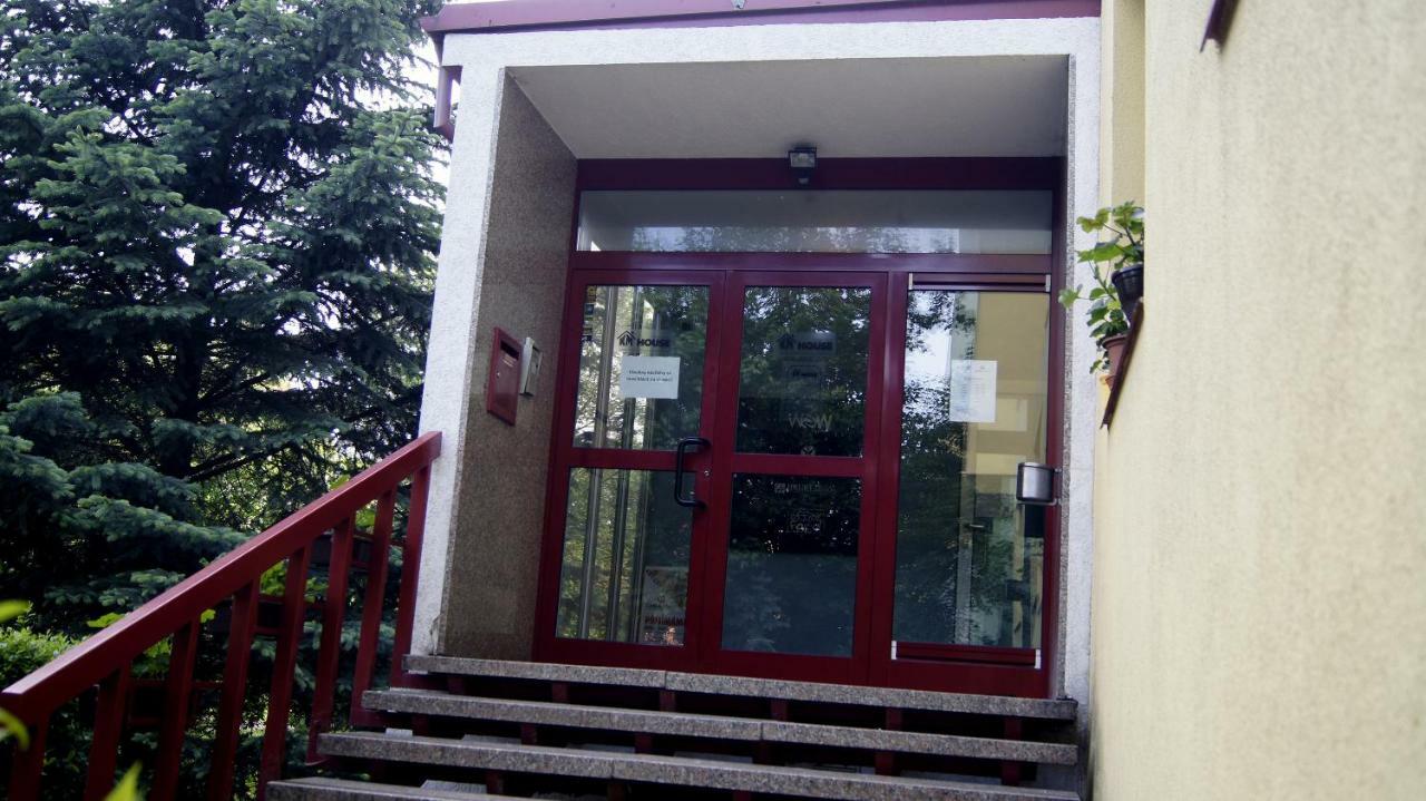 Хостел Km House Cerny Most Прага Экстерьер фото