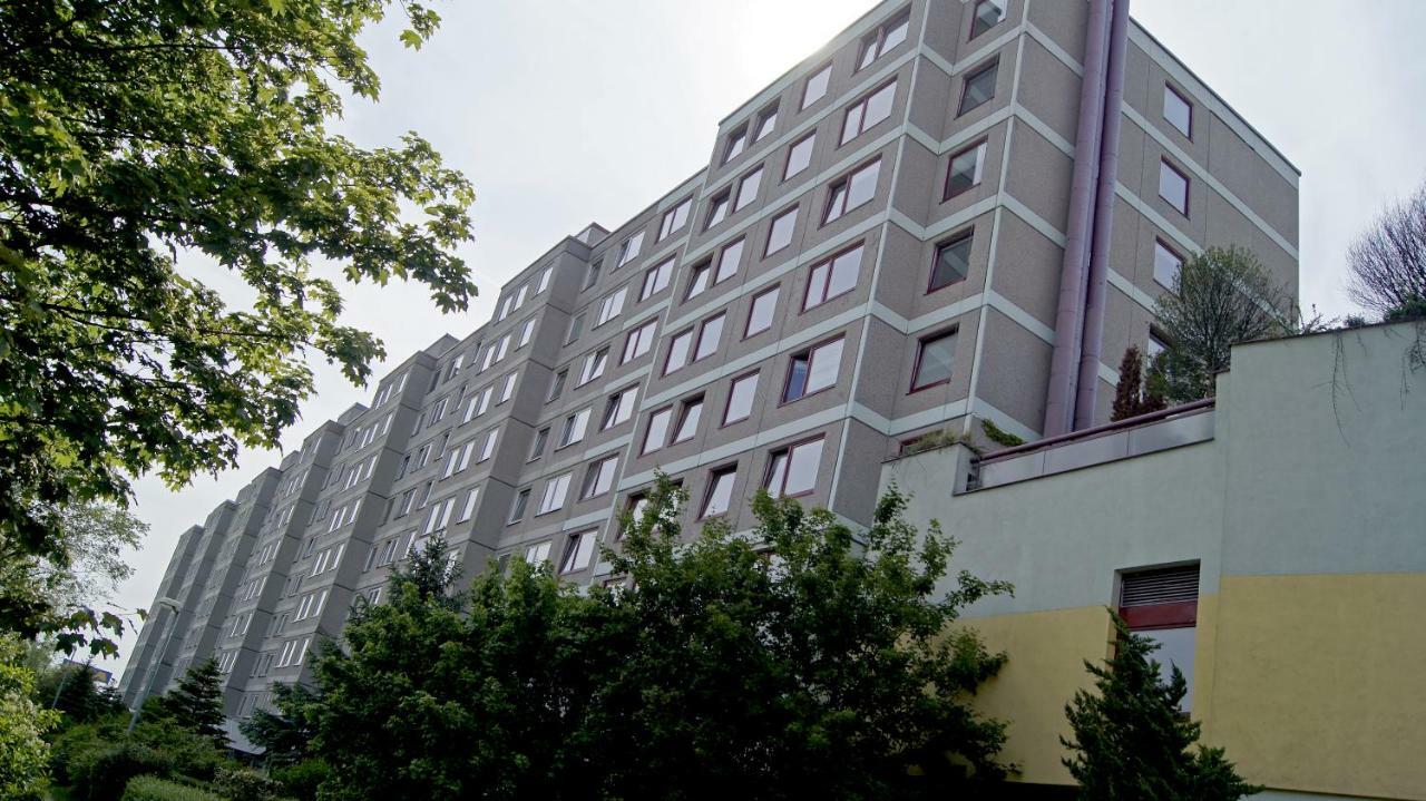 Хостел Km House Cerny Most Прага Экстерьер фото
