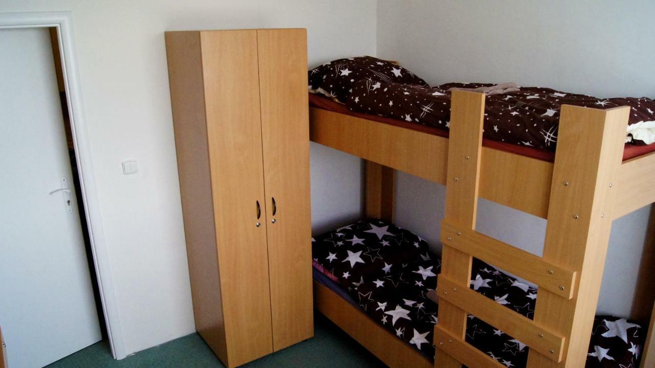 Хостел Km House Cerny Most Прага Экстерьер фото